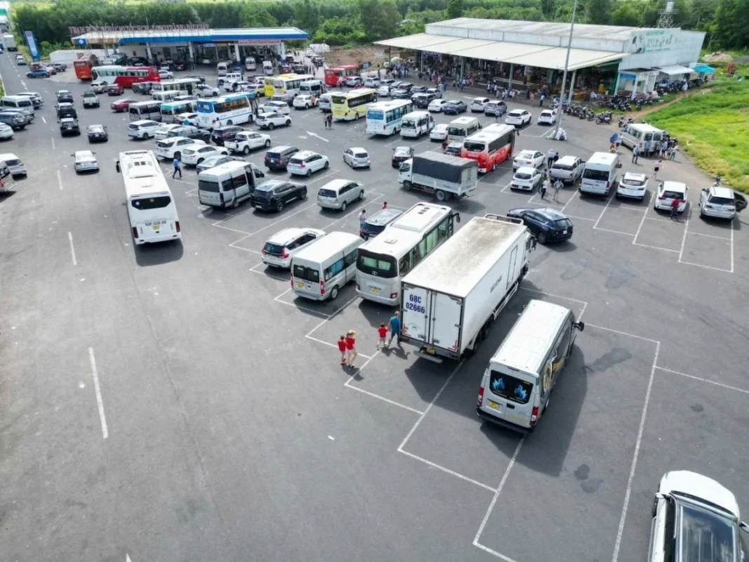Trạm dừng nghỉ không chỉ đóng vai trò thiết yếu đối với người điều khiển phương tiện, mà còn góp phần quan trọng trong công tác quản lý và khai thác hiệu quả các tuyến đường cao tốc.