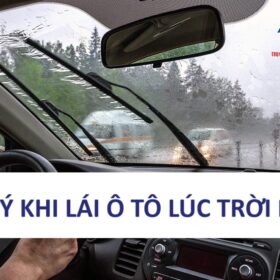 Lái xe trời mưa